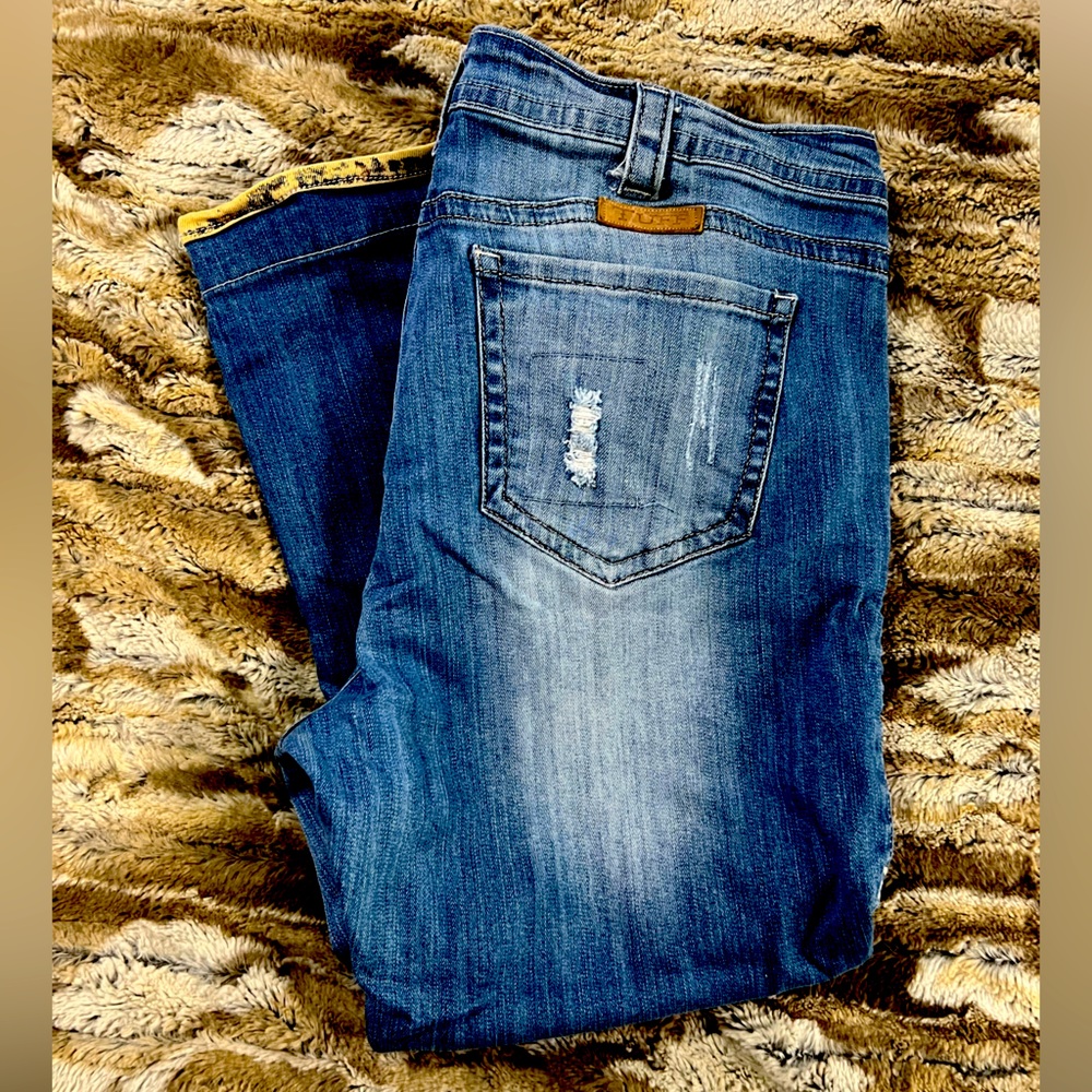 Cowgirl Tuff • Leopard Capri • Waist: 36